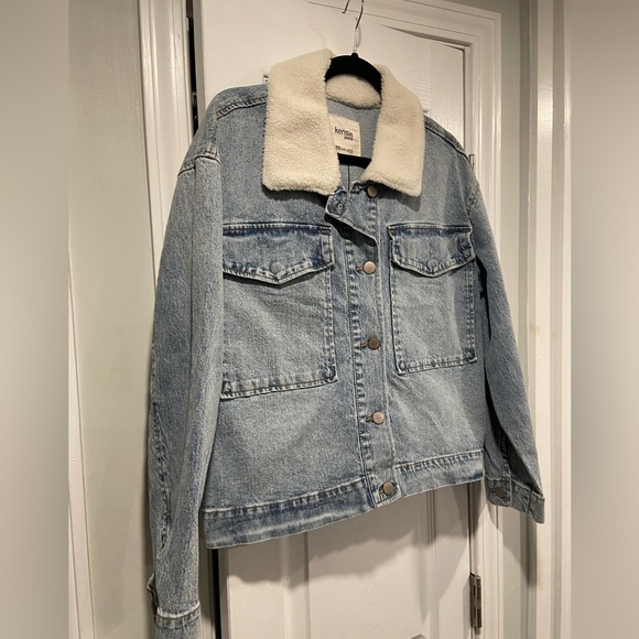 NWT Kenzie Jeans Size L Light Wash Sherpa Collar Large Pocket Jean Jacket Button - Picture 4 of 10